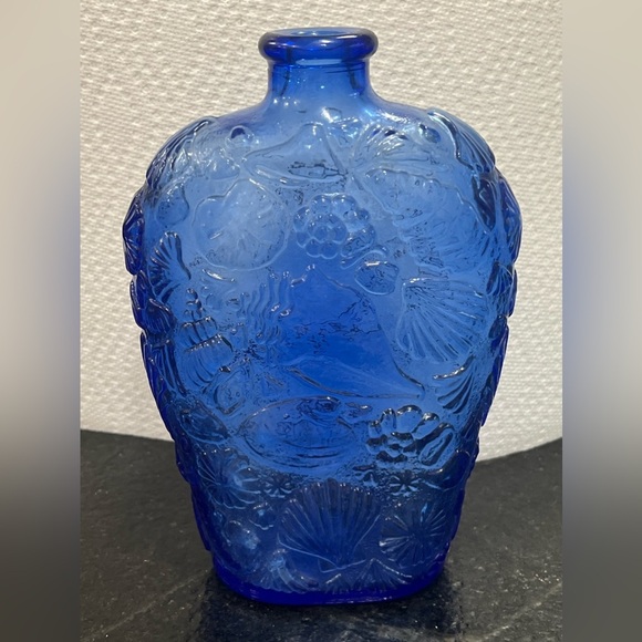 Vintage Libbey Cobalt Blue glass seashell design - Picture 2 of 3